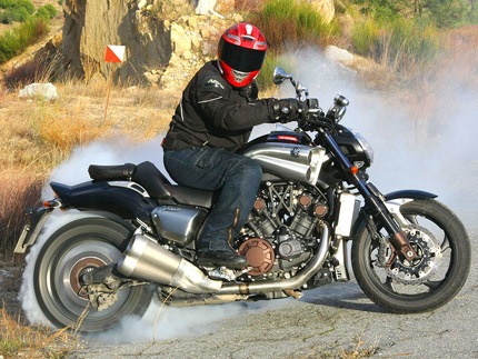 Yamaha_V-Max_1700_4173_4